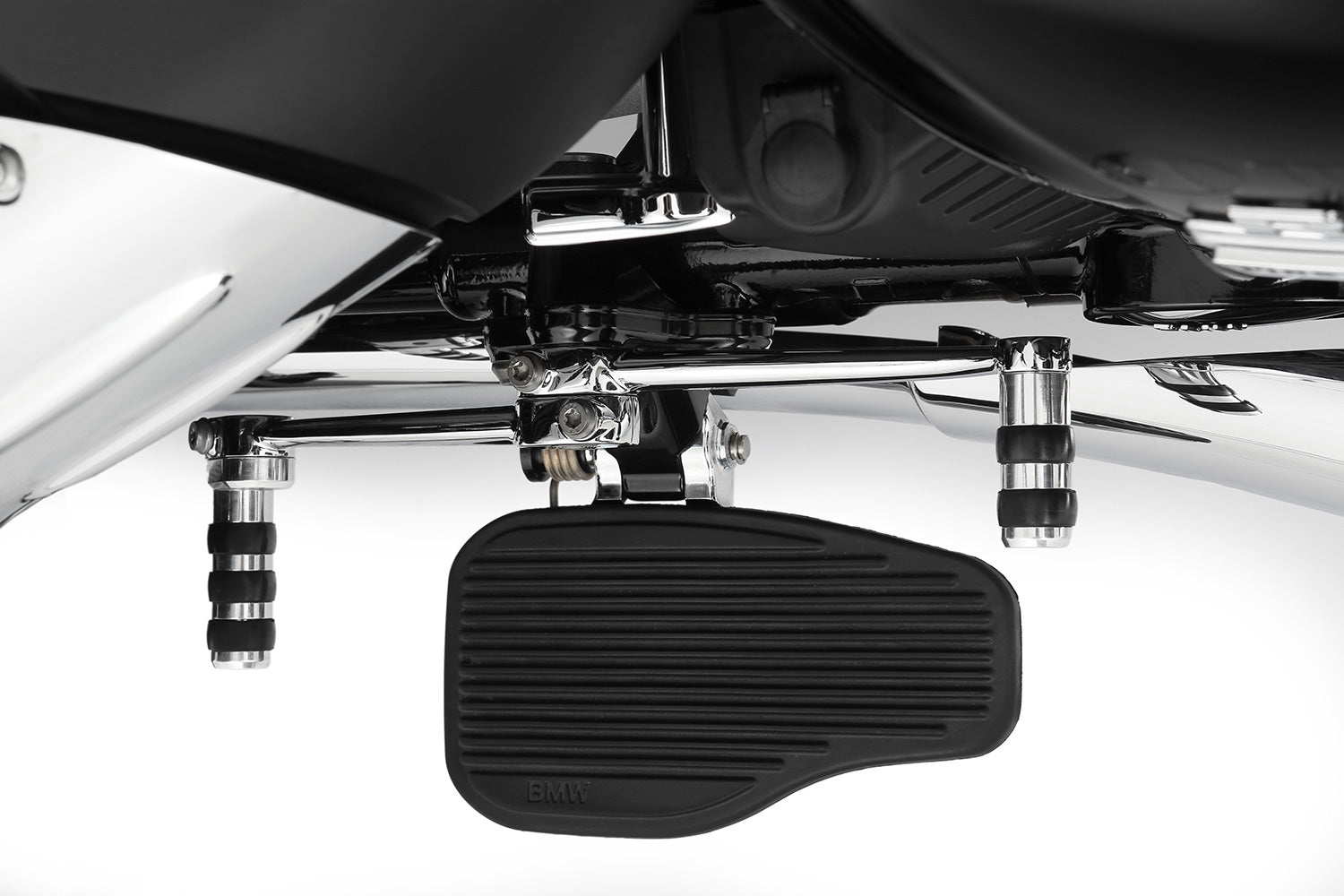 Our gear-shifter extension replaces the series standard lever. At 60 mm, it’s 50% longer (!) than the original.