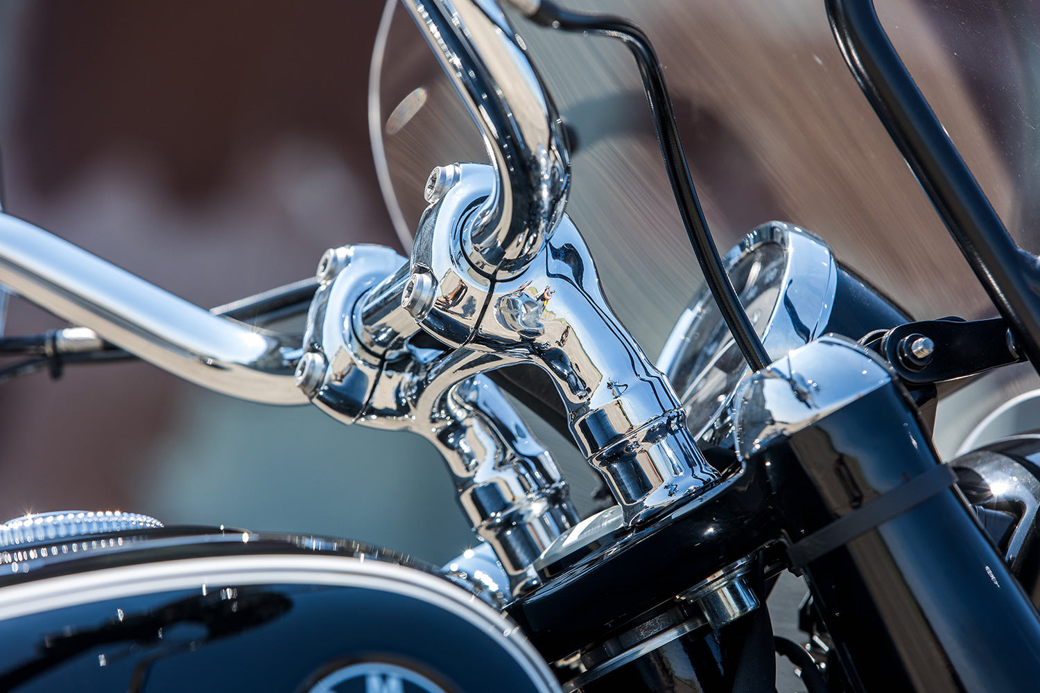 Raises the handlebar base by approx. 25 mm