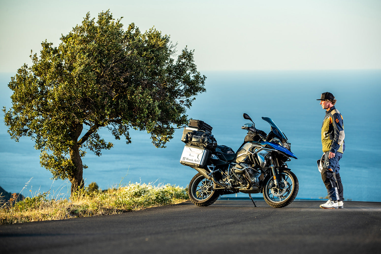 Wunderlich Flaps R 1200 GS LC and R 1250 GS protect the GS rider effectively from wind and weather