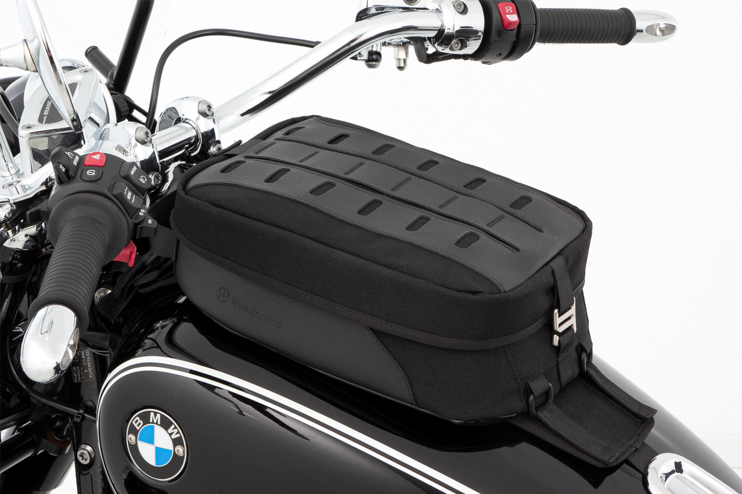 Our modern tank bag in classic design is the ideal solution for everyday riding.