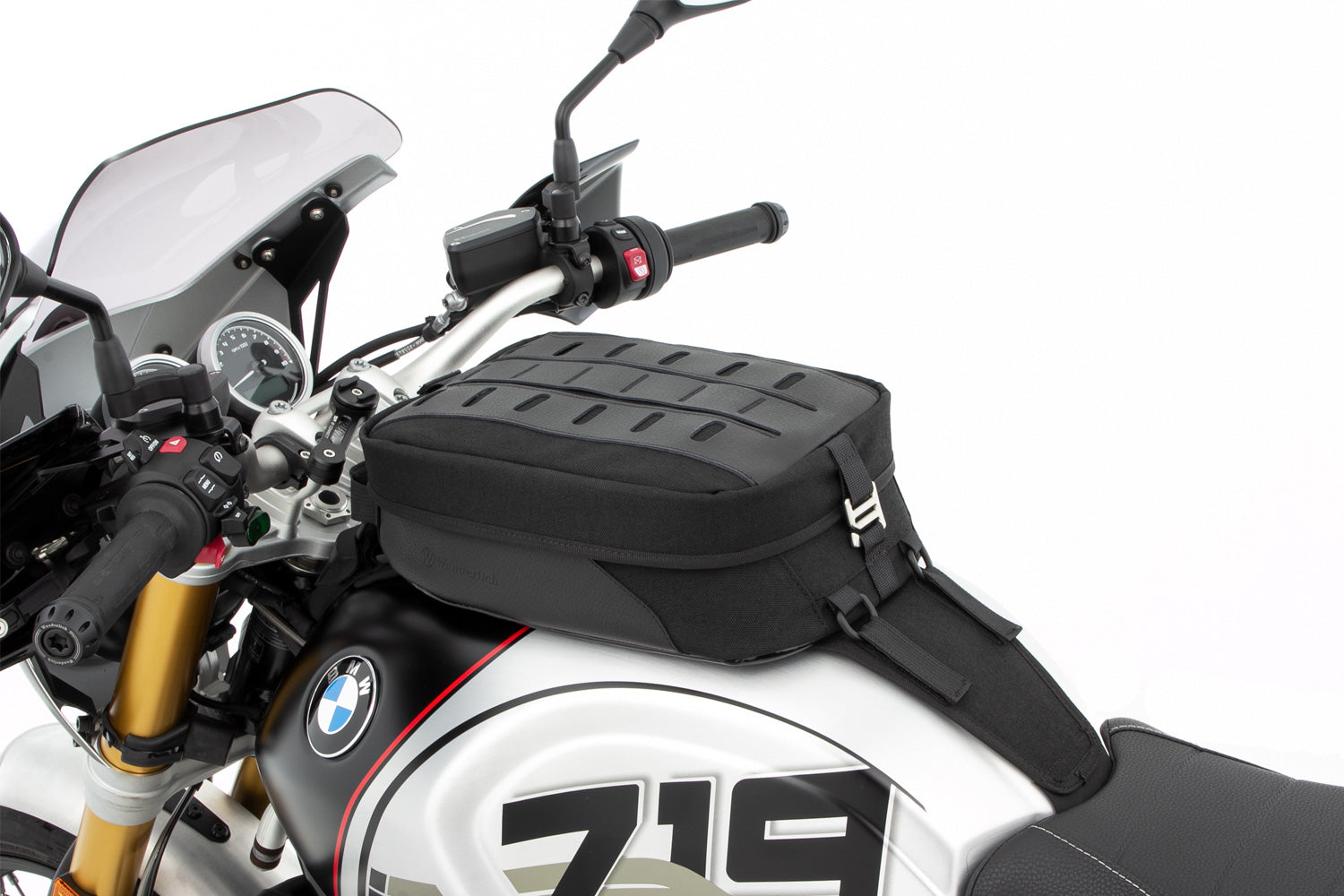 Our modern tank bag in classic design is the ideal solution for everyday riding.