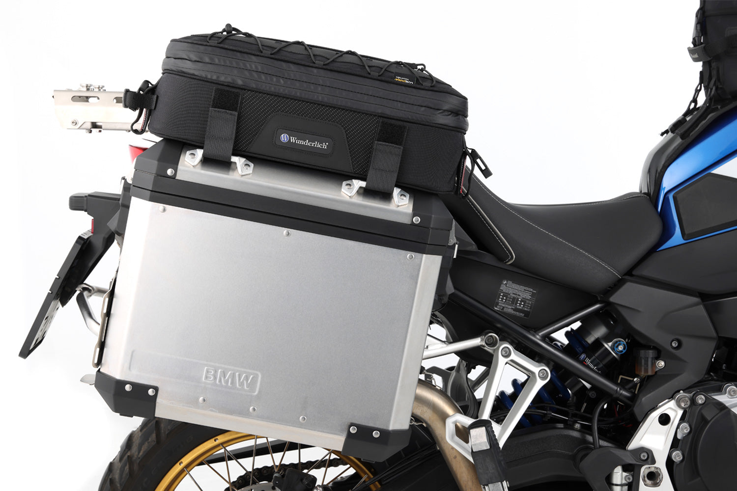 Our fitted BagPacker II case top bags attach to the side cases.