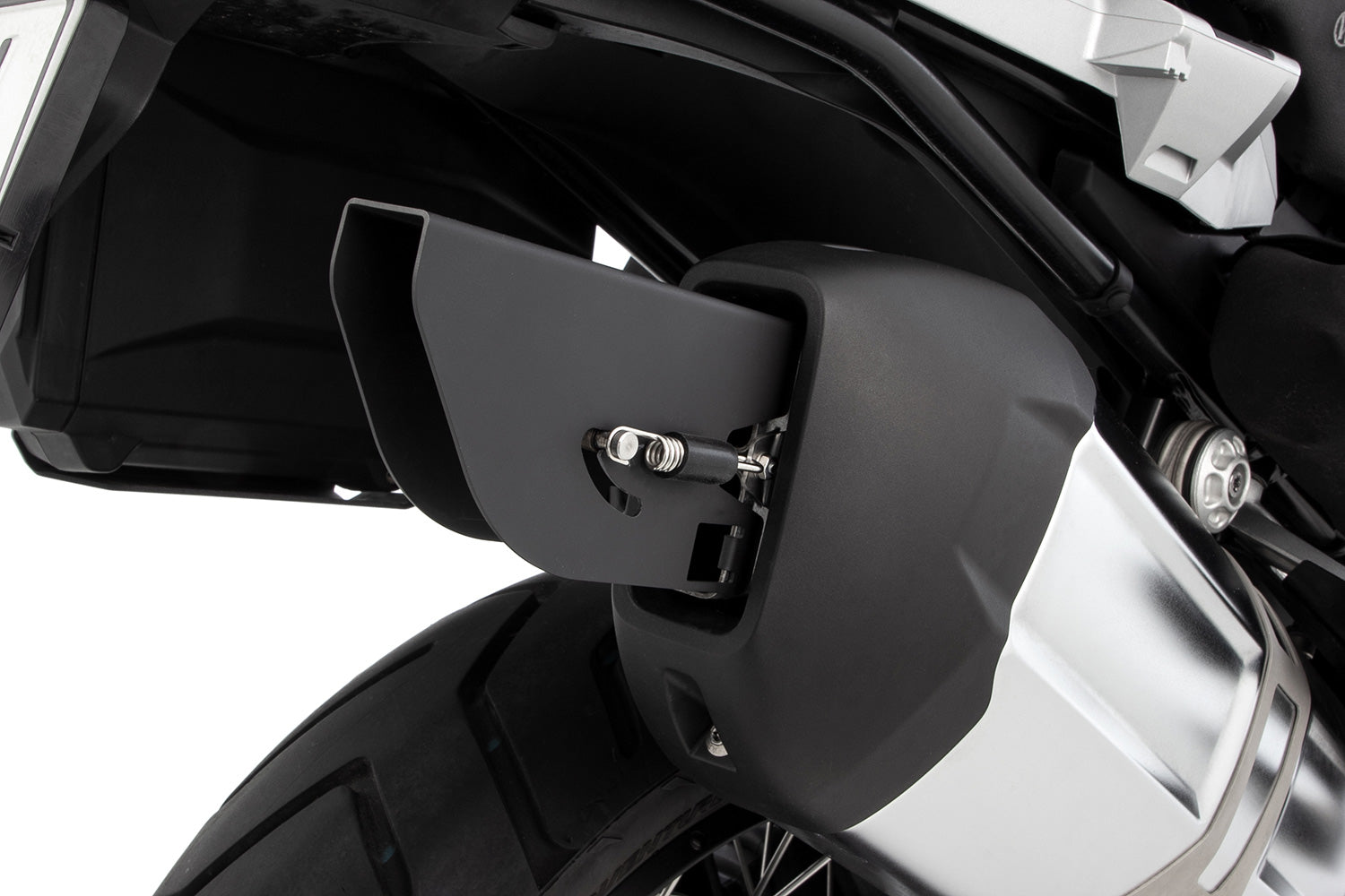 Reduces the droning of the GS, which is often considered unpleasant and irritating