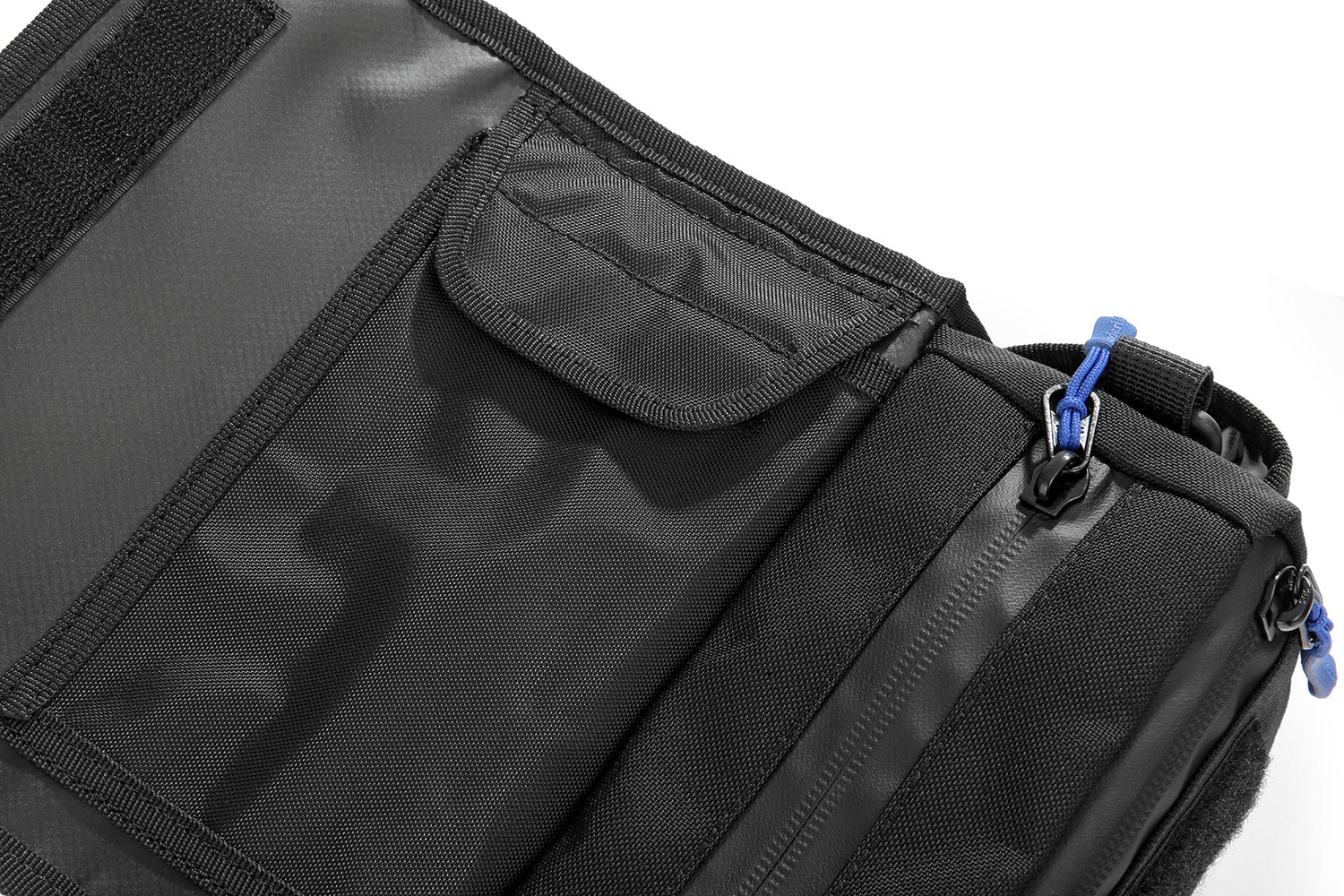 For everything that needs to be quickly to hand on the go, but should also be optimally protected