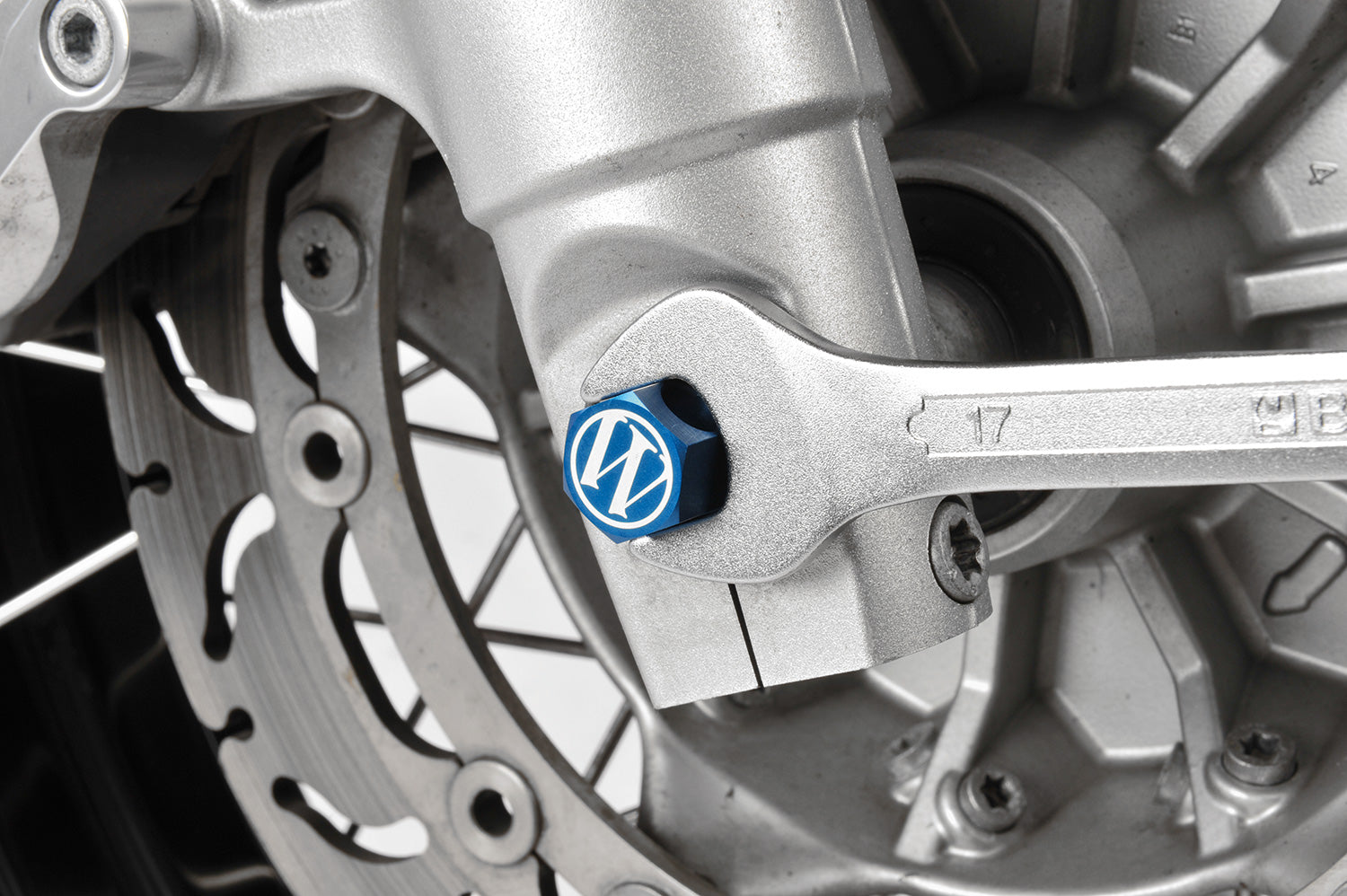 Very compact and well thought-out axle tool as a MultiTool