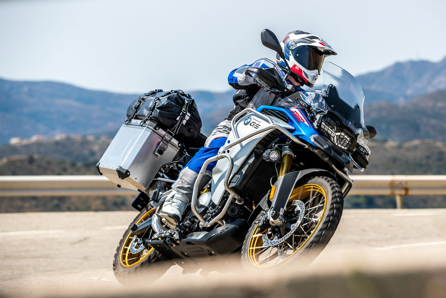 Quick-release fastener for attaching the bag to the case - complete your BMW ✔ Premium components ✔ Integrated design ➜ Order now