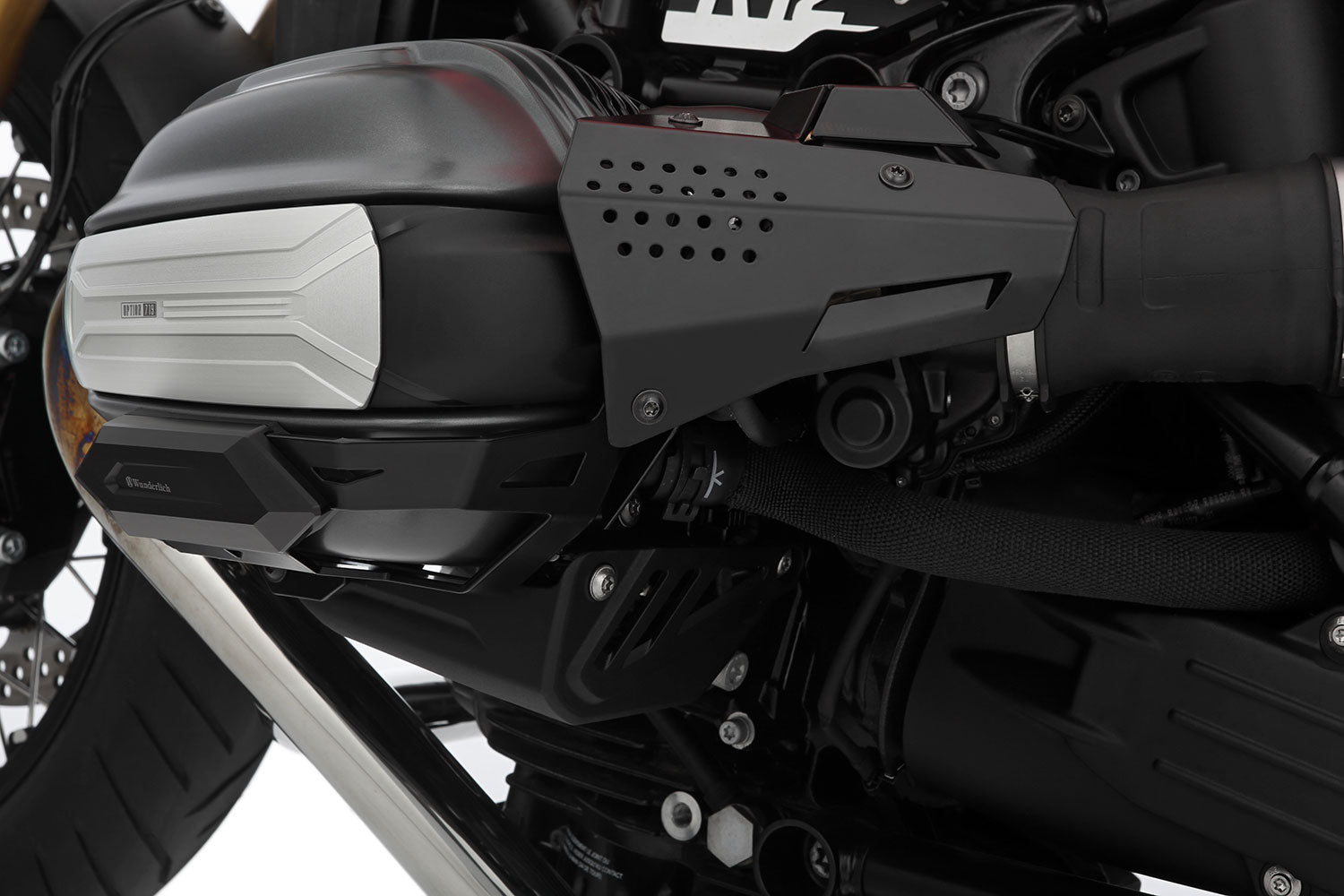 Reliable protection for vulnerable line connections, connectors, the throttle sensor and the injector tube