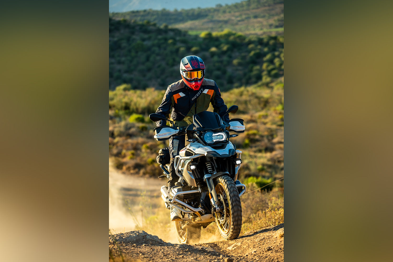Wunderlich centre stand protection plate for BMW R1200GS LC in black, protects the centre stand even during heavy off-road use.