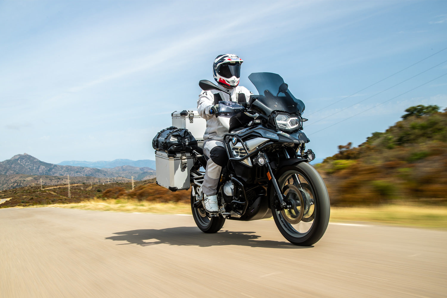 These hand guards offer maximum protection from cold, rain, or dirt.