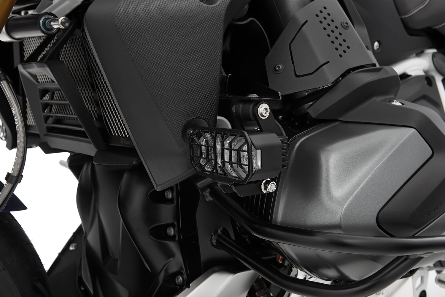 With a full 2 x 4000, so a total of 8000 lumen, they provide four times the luminous flux of conventional auxiliary headlights