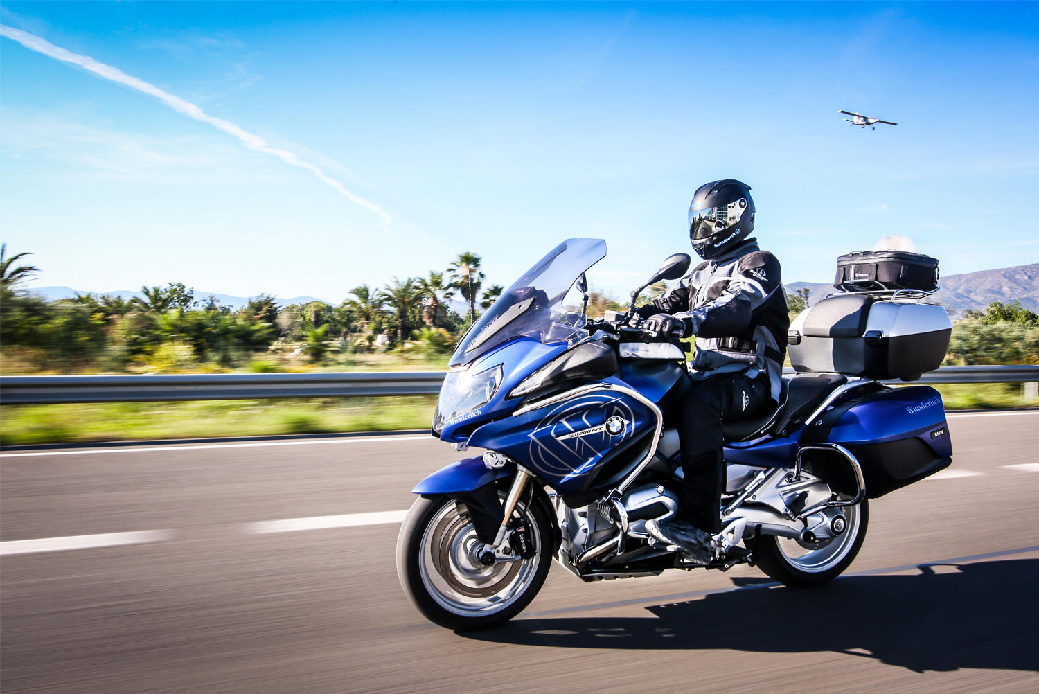 Wunderlich Touring Screen R 1200/1250 RT LC smoked grey.A luxury touring screen for Tourers.Optimal relief of head,upper body and shoulders