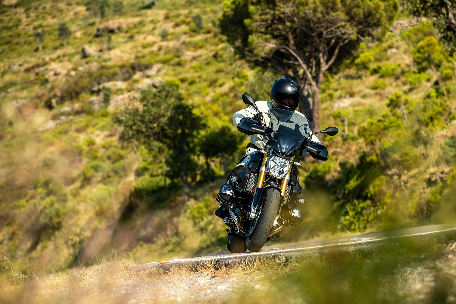 Wunderlich windshield reinforcement R 1250 R - complete your BMW ✔ Premium components ✔ Integrated design ➜ Order now