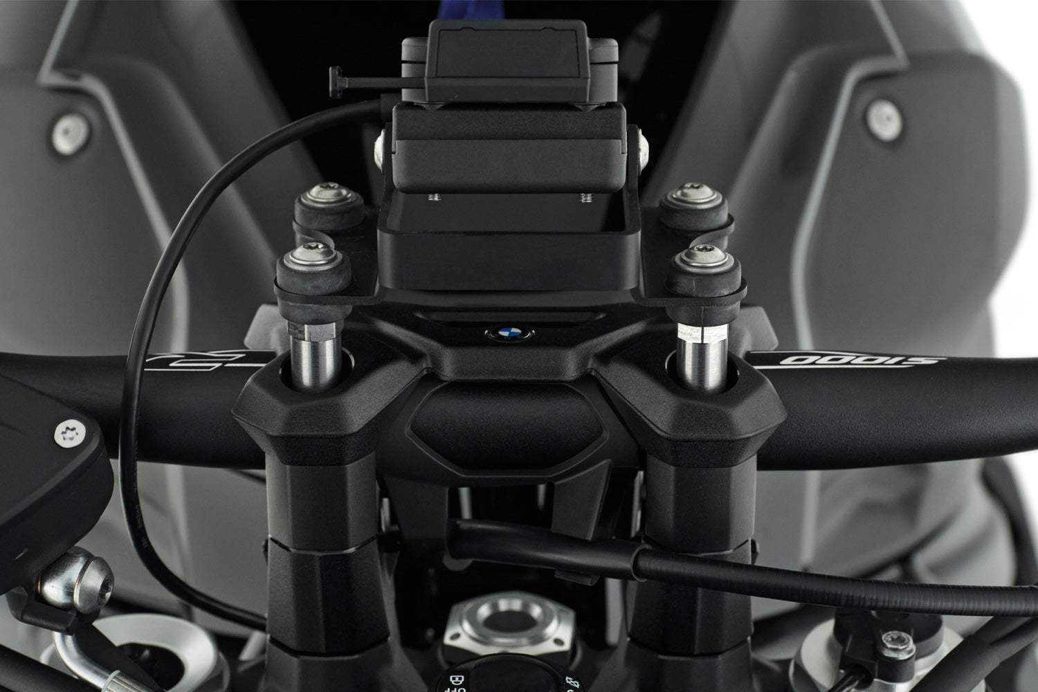 Special screws for handlebar riser with sat nav