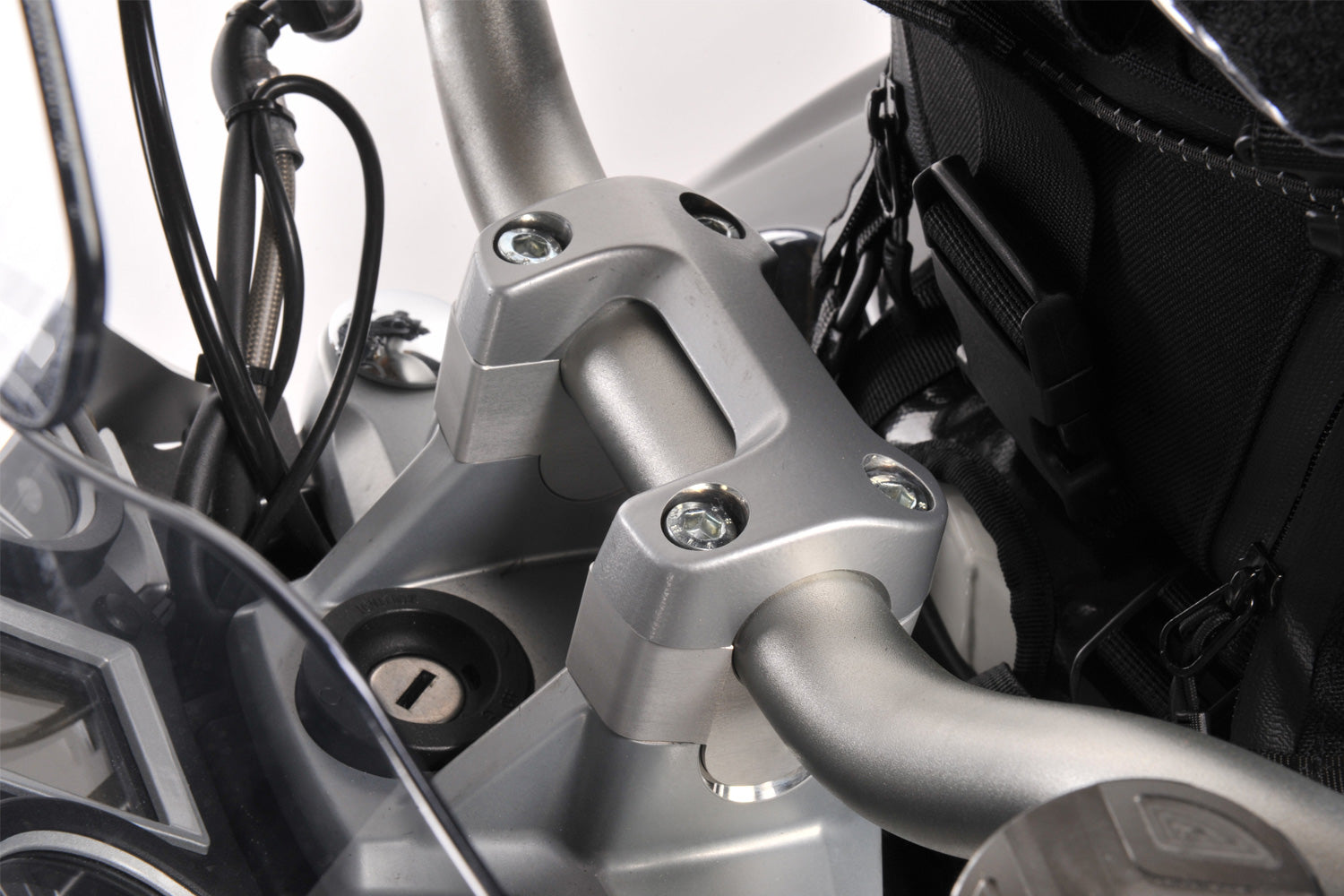 Wunderlich Handlebar risers R 1200 R - complete your BMW ✔ Premium components ✔ Integrated design ➜ Order now