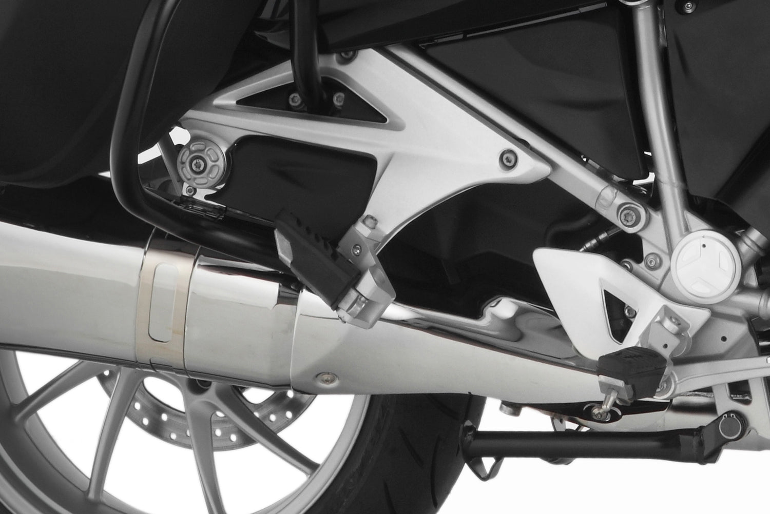 ERGO passenger Footrest lowering for R1200RT/LC offers a relaxed seating position and reduced the knee angle. Machined from solid aluminium.