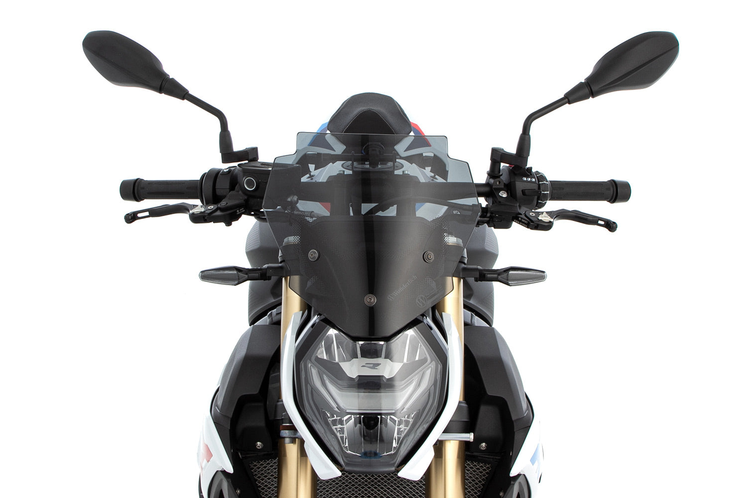 The windshield integrates perfectly into the overall layout, emphasises the contours of the machine