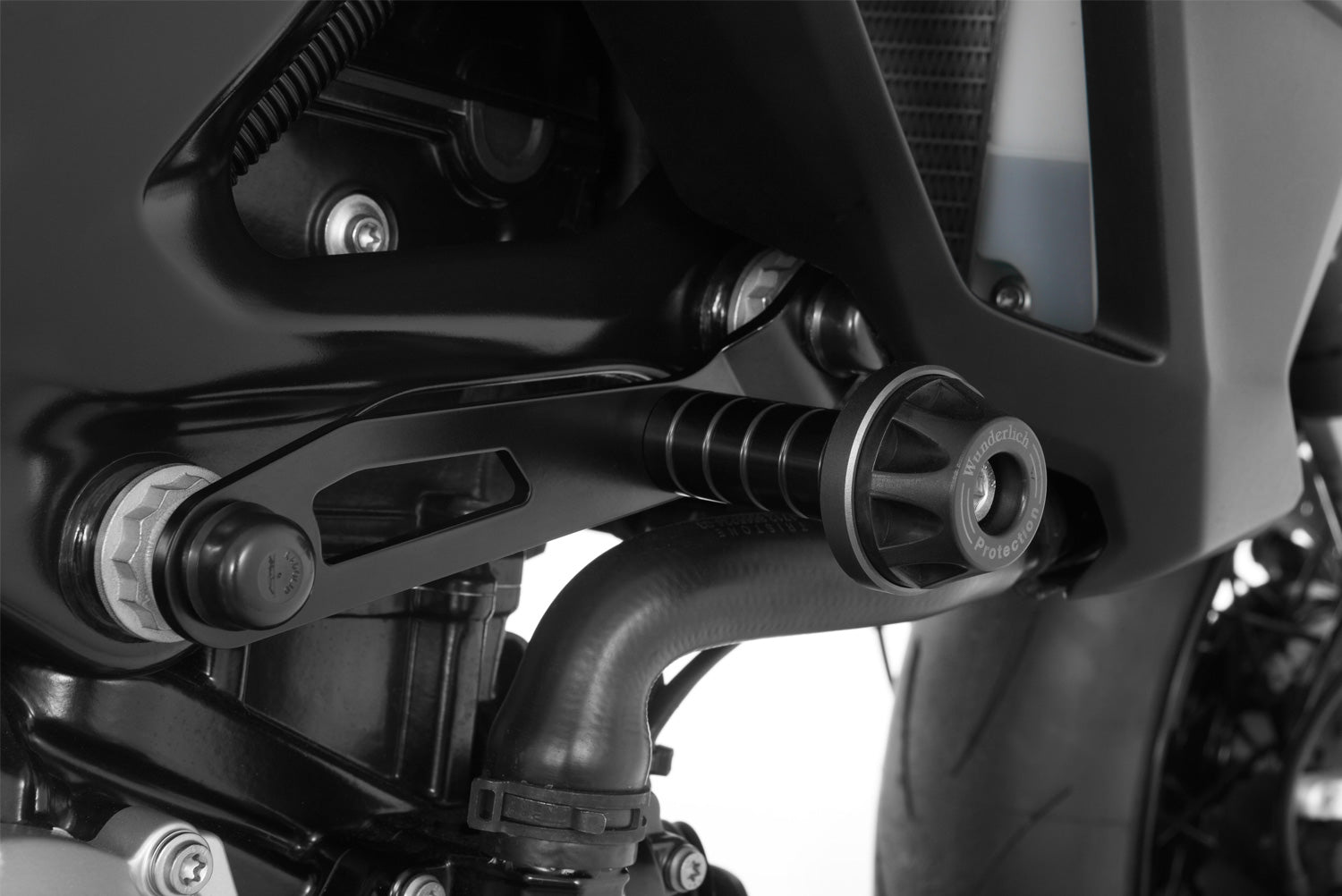 Effective protection for engine, frame and faring with a discreet look