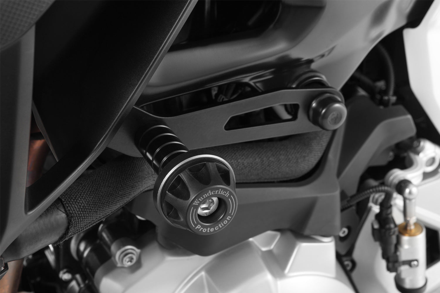 Effective protection for engine, frame and faring with a discreet look