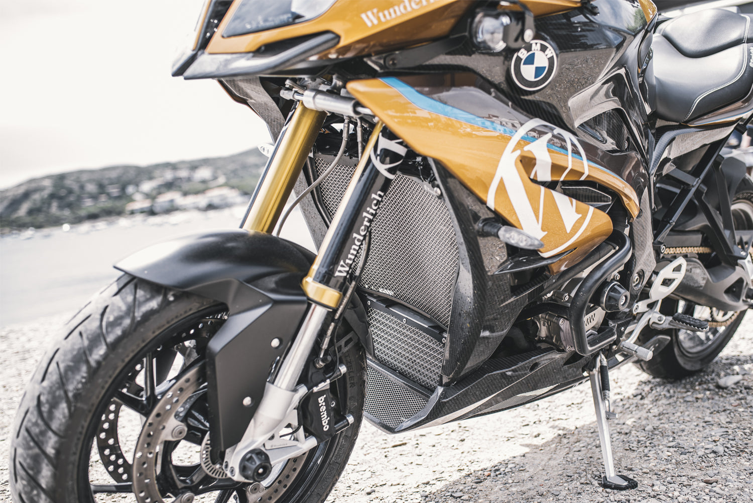 The radiator protection grille for the S 1000 provides effective protection and ensures optimal long-term cooling air flow.