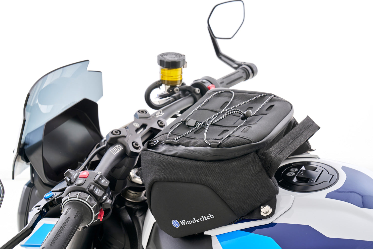 The tailored sporty tank bag for the RR is the ideal solution for everyday travel.