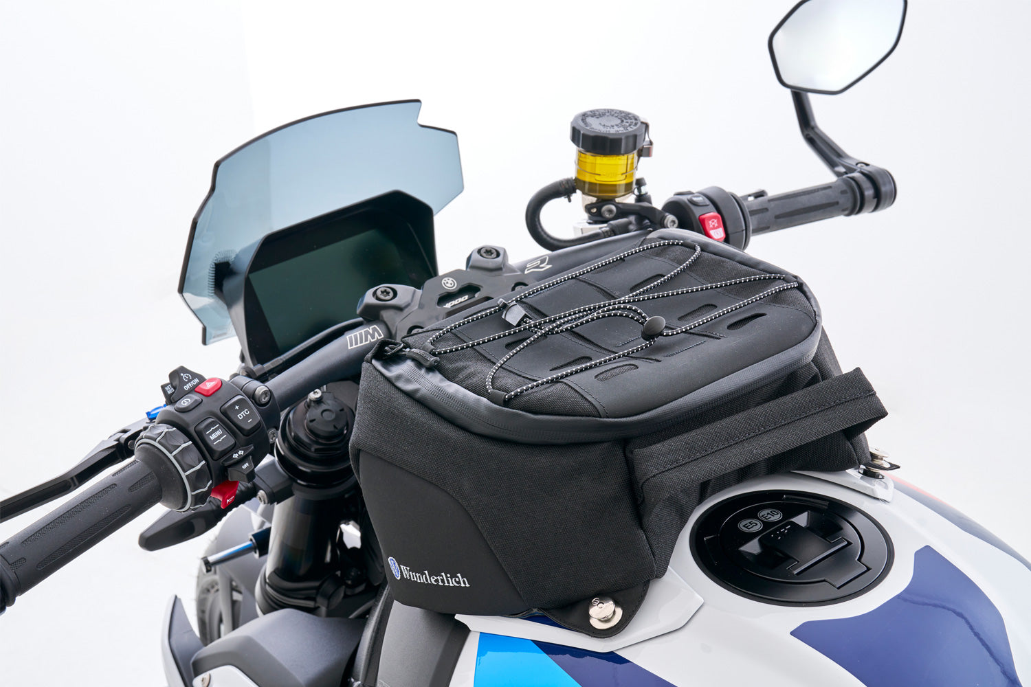 The tailored sporty tank bag for the RR is the ideal solution for everyday travel.