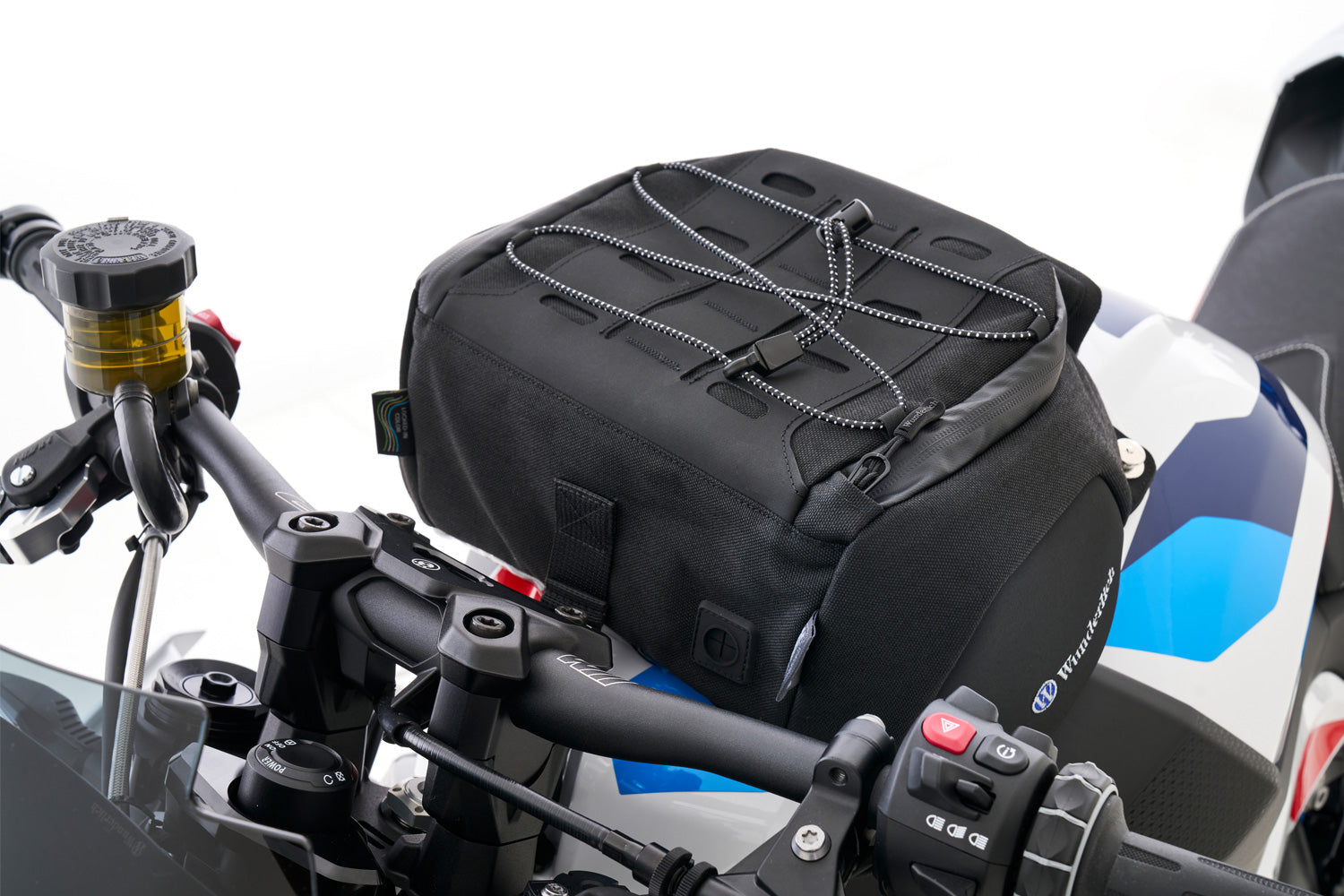 The tailored sporty tank bag for the RR is the ideal solution for everyday travel.