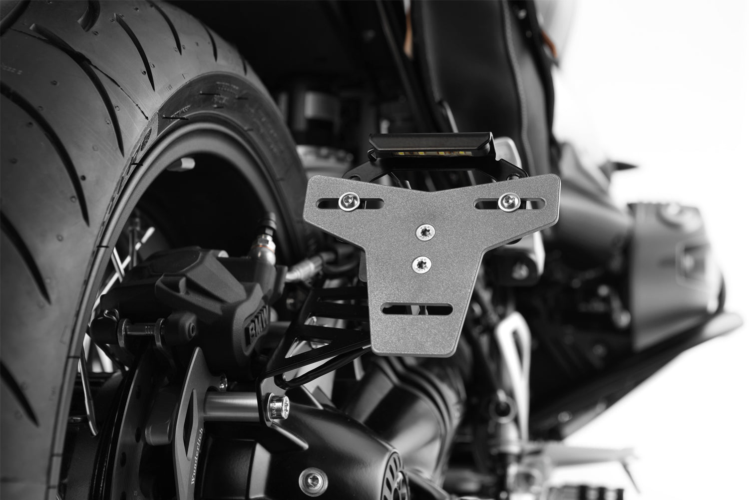 License plate holder ninet - complete your BMW ✔ Premium components ✔ Integrated design ➜ Order now