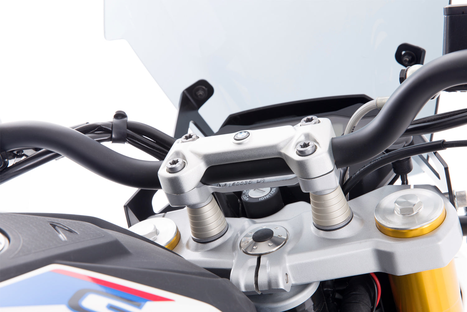 Ergonomic, upright seat position on the G 310 R
