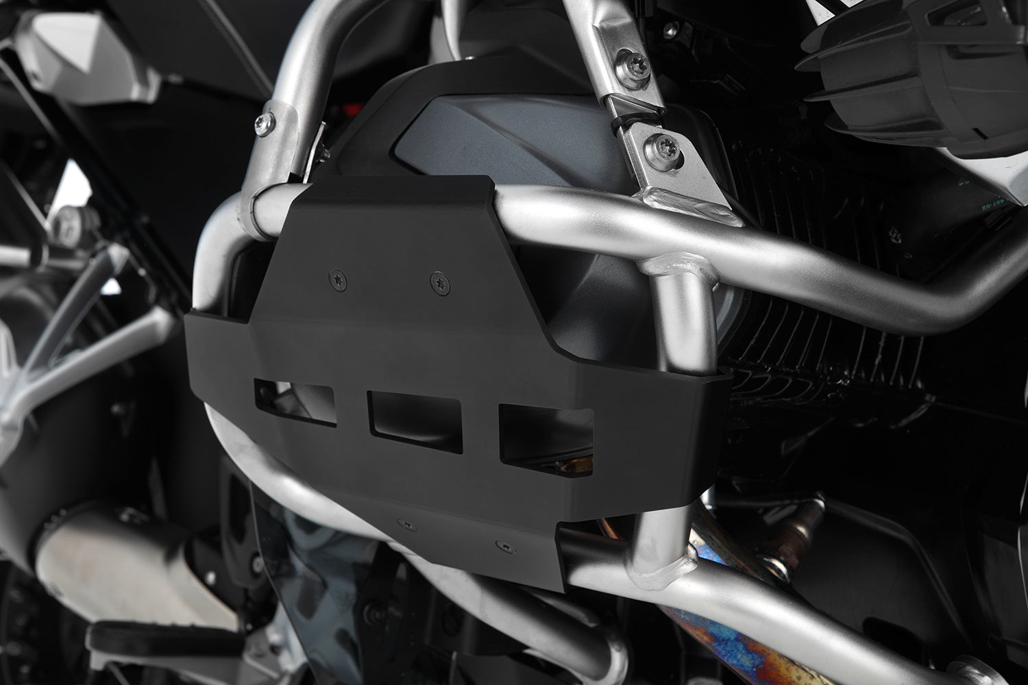 Comprehensive protection for the cylinder heads, valve covers and the original engine protection bar