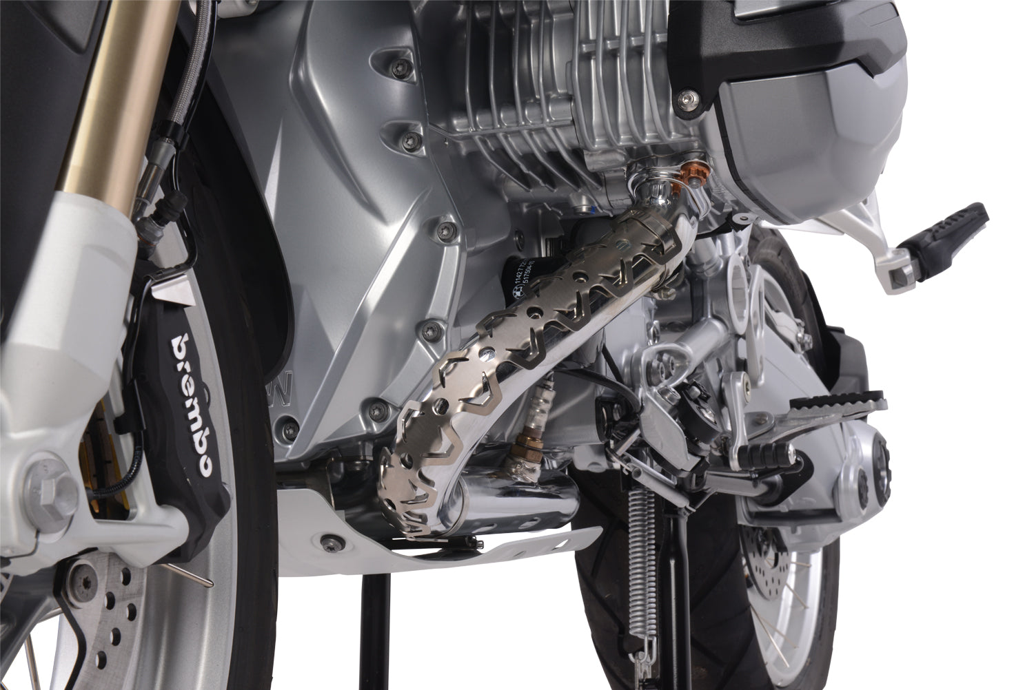 The protector for the R 1200 GS LC exactly matches the round radius of the header pipe assembly, made from aluminium.