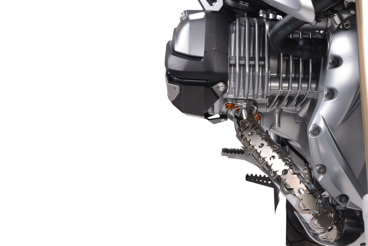 The protector for the R 1200 GS LC exactly matches the round radius of the header pipe assembly, made from aluminium.