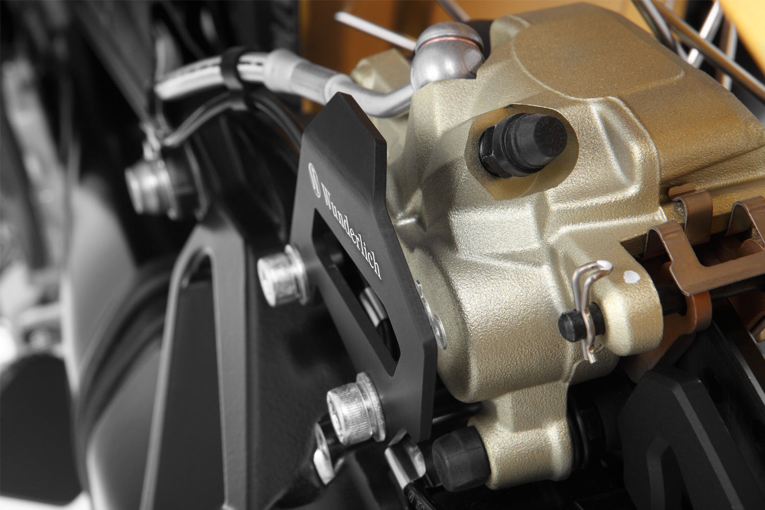 The brake calipers are transformed by this elaborately made cover into real eye-catchers as well as benefiting from additional protection