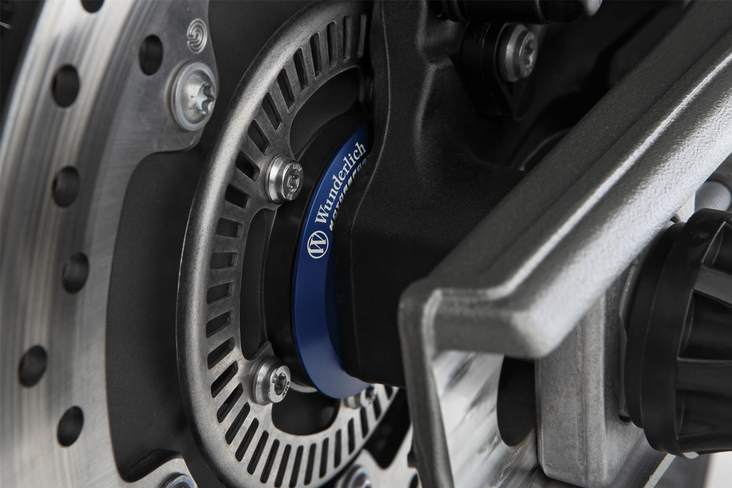 The wheel spacing sleeves we have developed are used in place of the series standard sleeves and form-fitted in the simmer ring.............