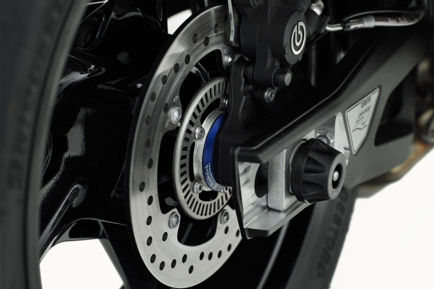 The wheel spacing sleeves we have developed are used in place of the series standard sleeves and form-fitted in the simmer ring.............