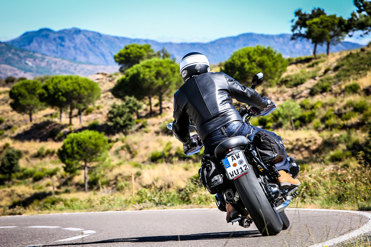 Keeps the forks a safe distance from the asphalt and helps prevent serious damage.