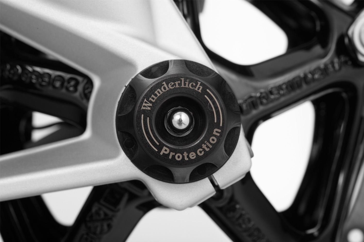 Keeps the forks a safe distance from the asphalt and helps prevent serious damage.