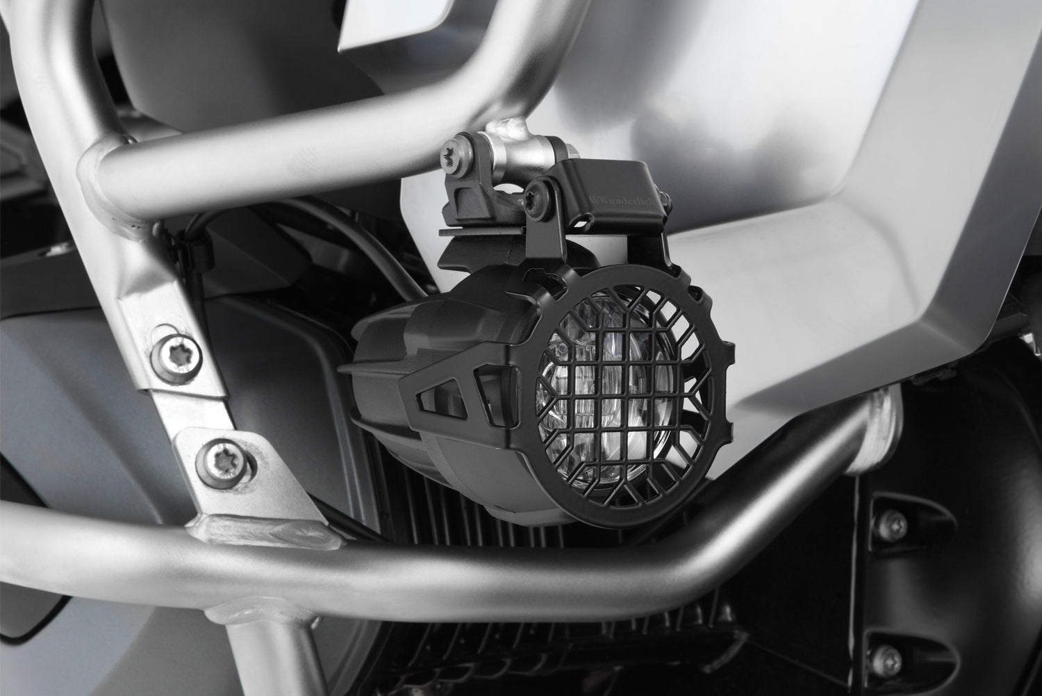 Wunderlich auxiliary light protection grille for BMW R 1200 GS LC protects even from violent impacts.