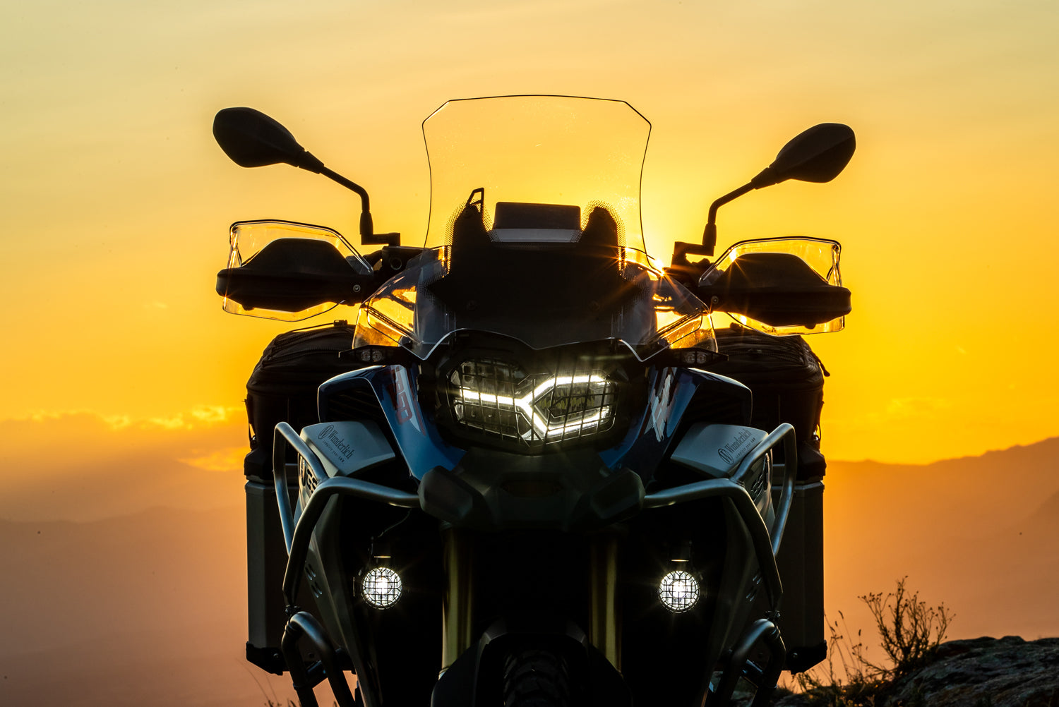 Wunderlich auxiliary light protection grille for BMW R 1200 GS LC protects even from violent impacts.