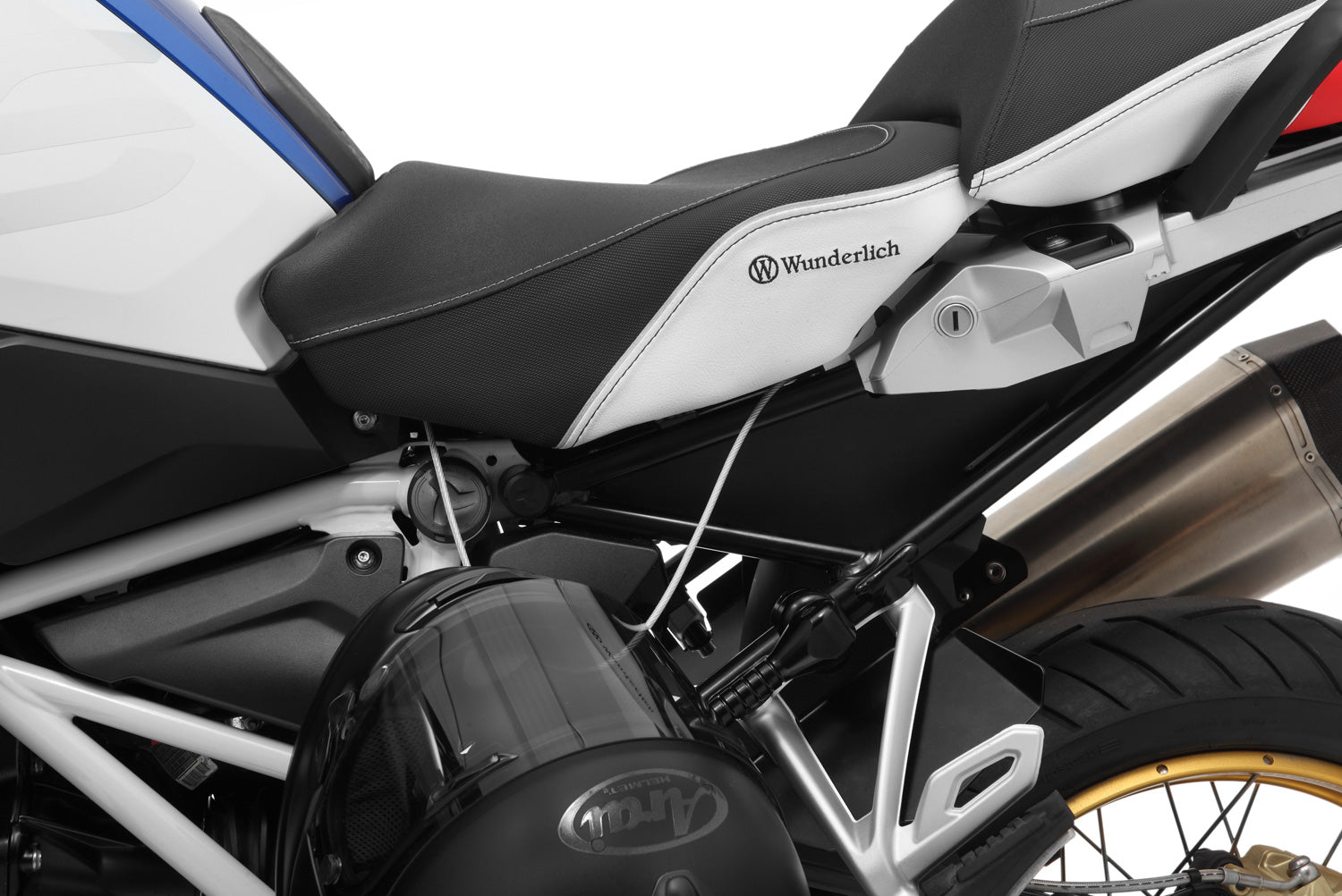 Simple and theft-proof fastening for up to two helmets