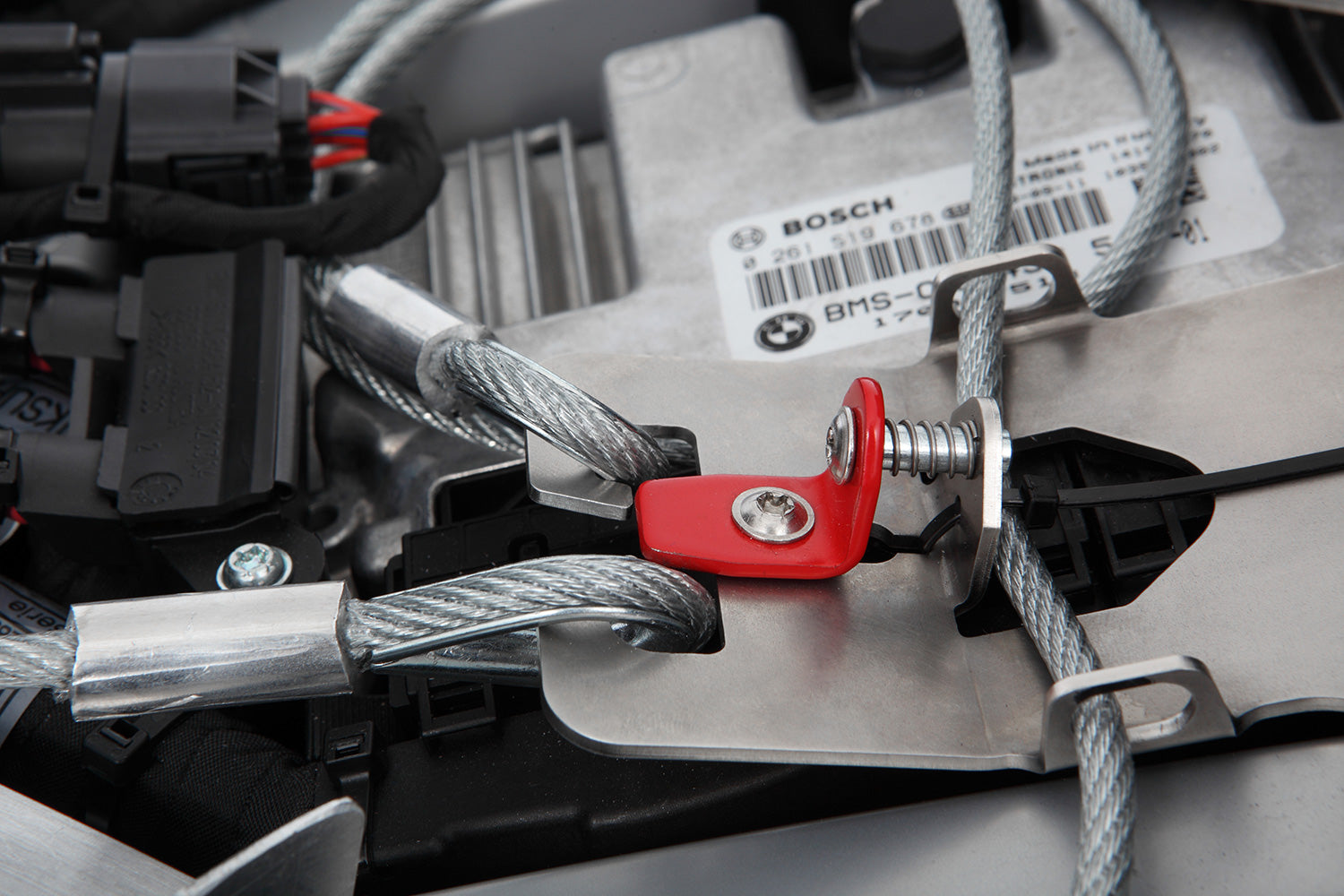 A secure yet easy-to-use handy helmet lock for the R 1250 RT
