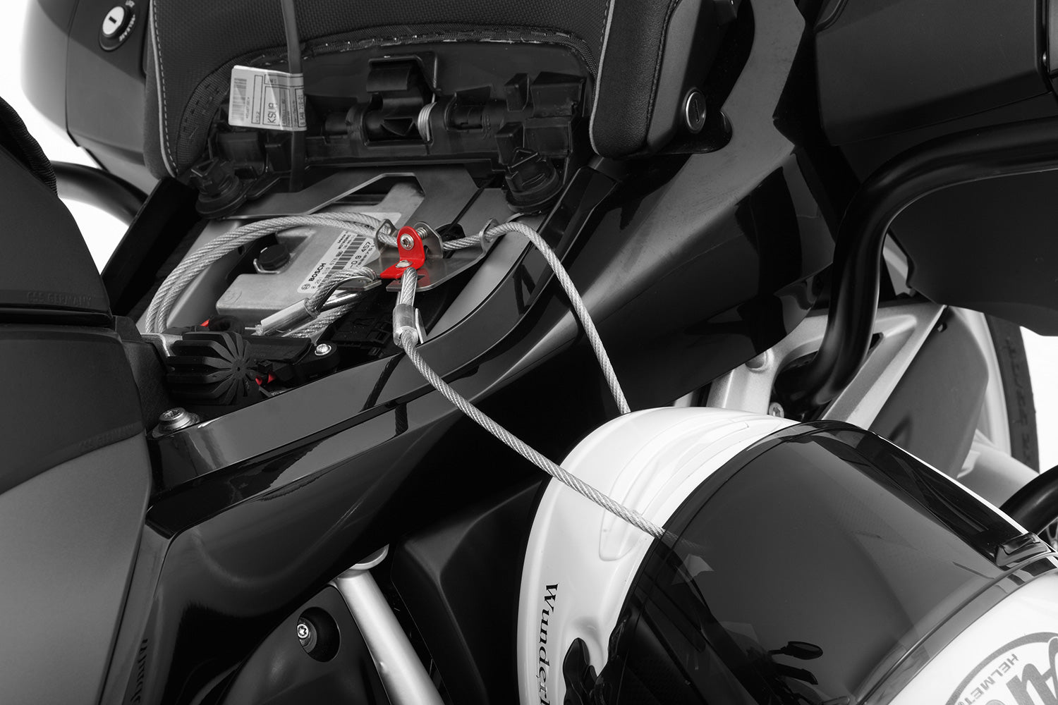 A secure yet easy-to-use handy helmet lock for the R 1250 RT
