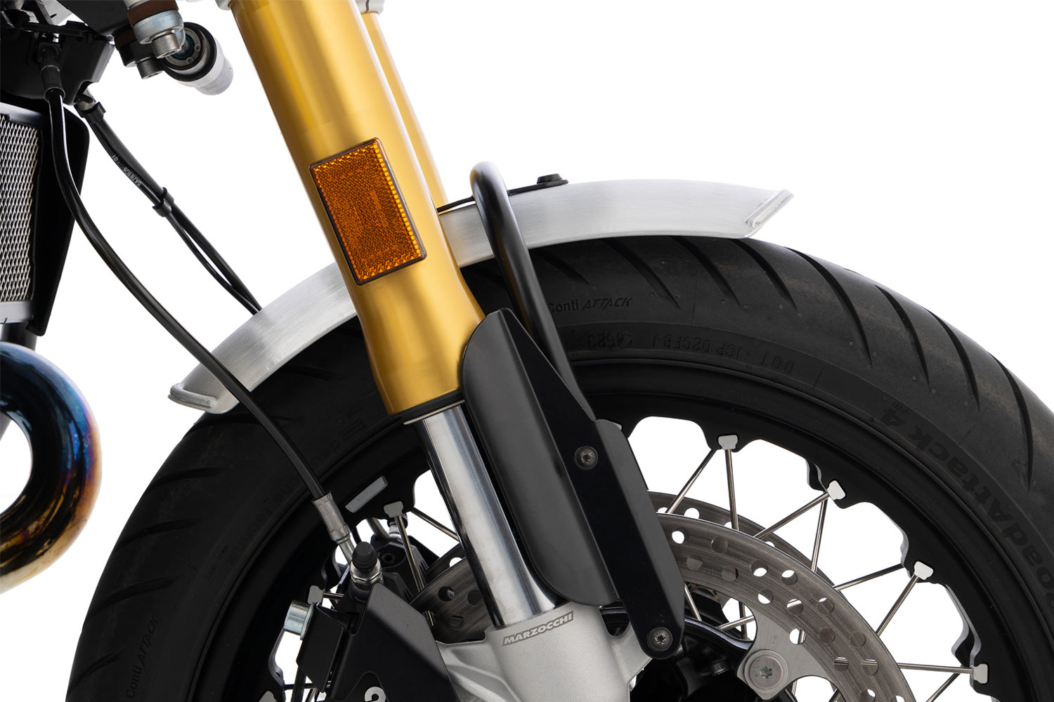 Short, stunning front fender made of brushed aluminium - complete your BMW ✔ Premium components ✔ Integrated design ➜ Order now