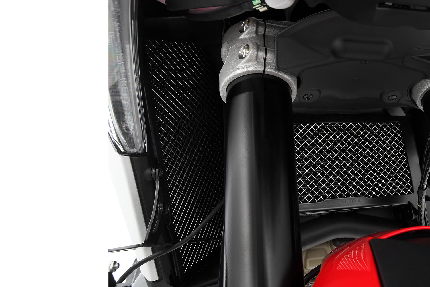 Prevents damage and heavy dirt from foreign bodies thrown up by the front wheel
