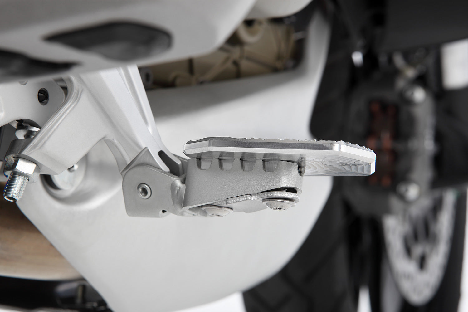 Ergonomically comfortable and safer braking – with our brake lever enlargement