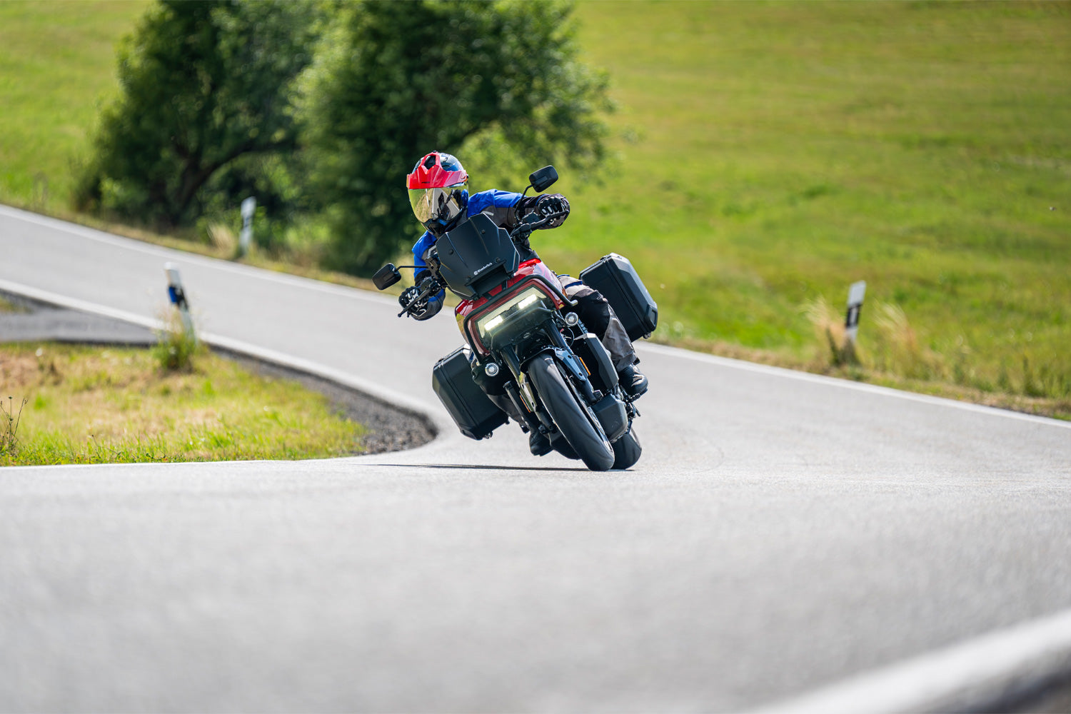 We have created a groundbreaking new design concept.The Flowjet simply replace the original windshield and remains the adjustable in height.