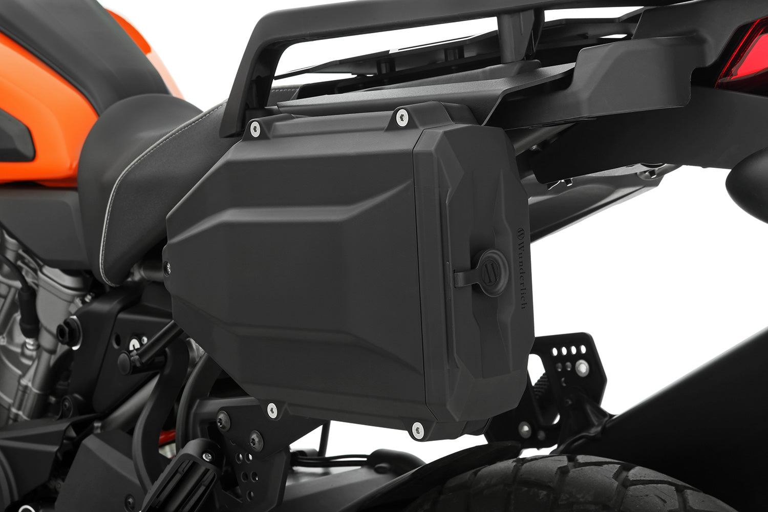 Our lockable tool box offers additional storage space for all kinds of helpful bits and pieces and is suitable for models without a case.