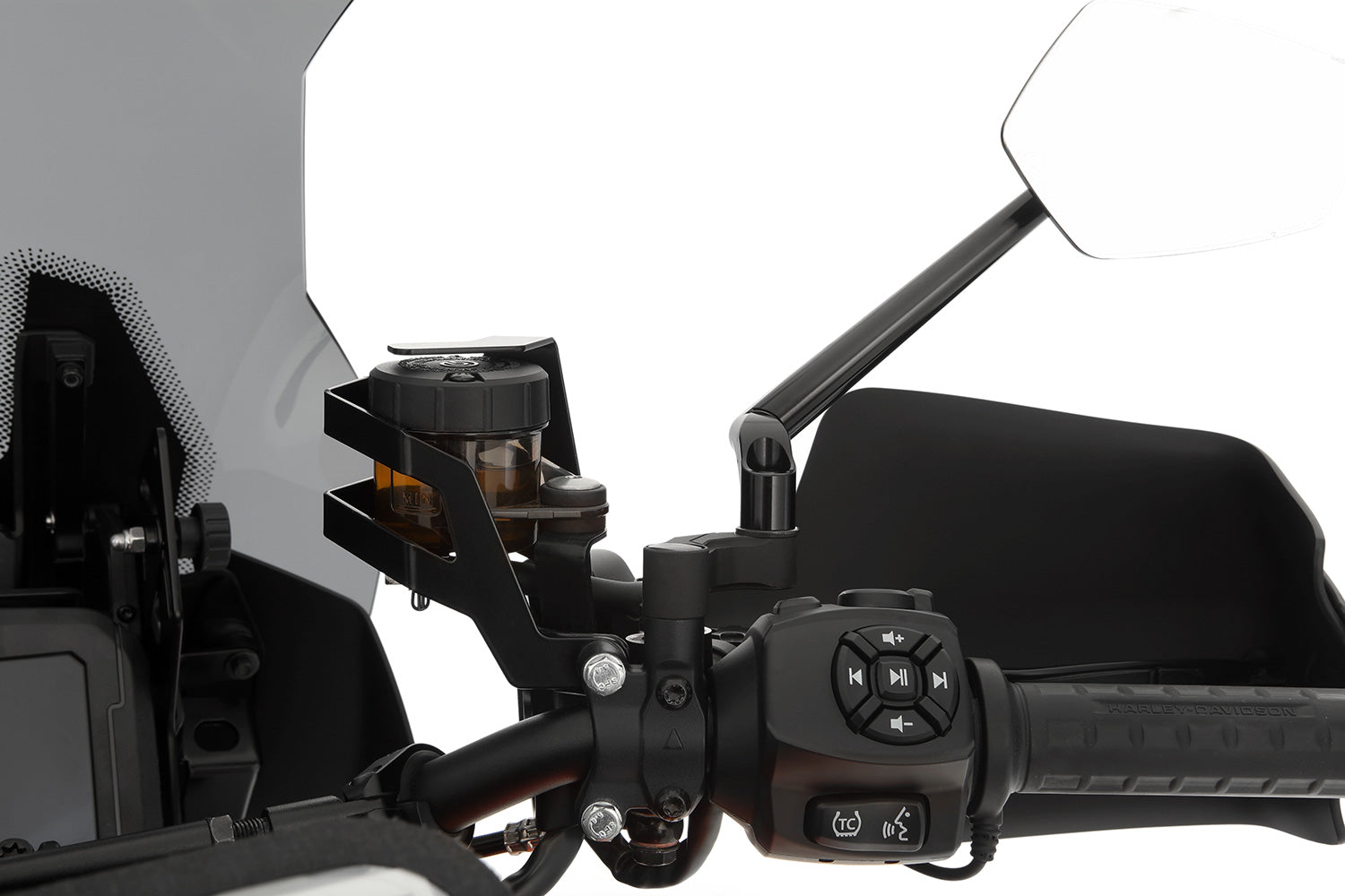 Discreetly integrated protective cover for the front brake fluid reservoir