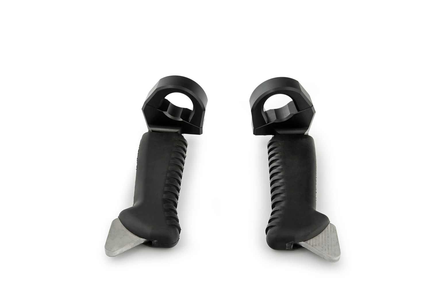 The practical and comfortable crash bar foot rests allow relaxed riding, even on long trips.
