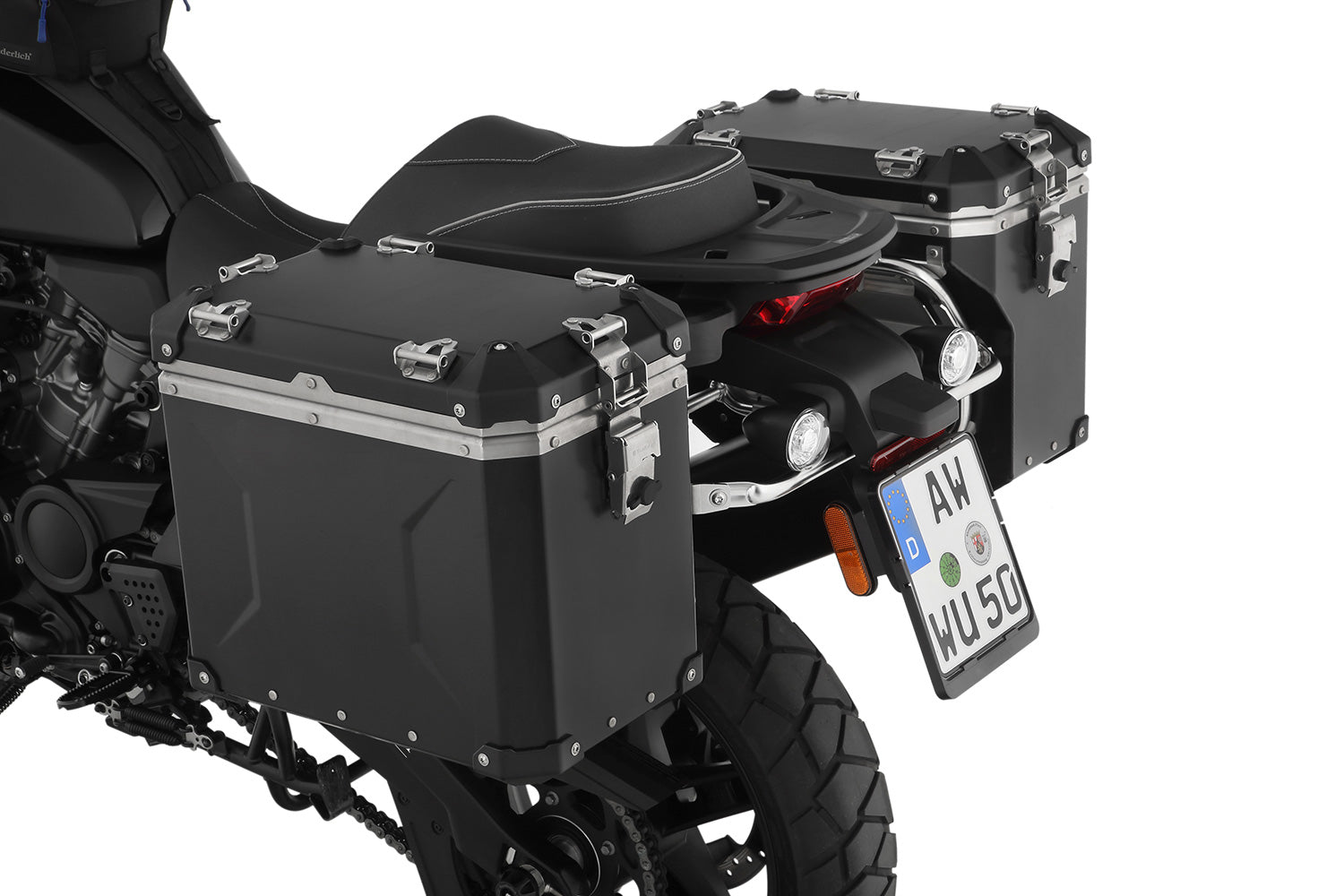 Sturdy, light and stylish aluminium cases add truly special comfort to every rider on any tour.