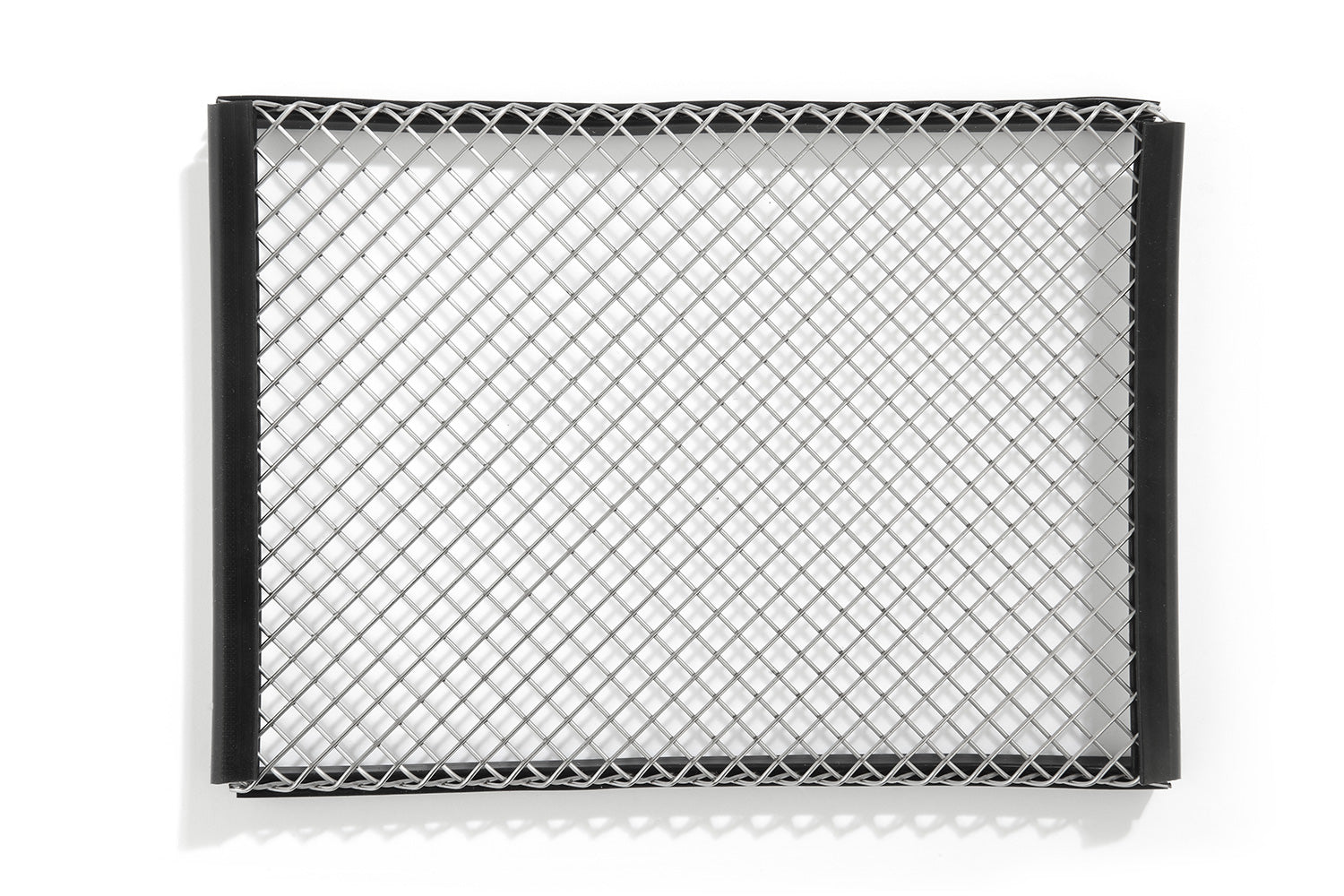 It reliably protects the oil cooler without impacting the air flow. 